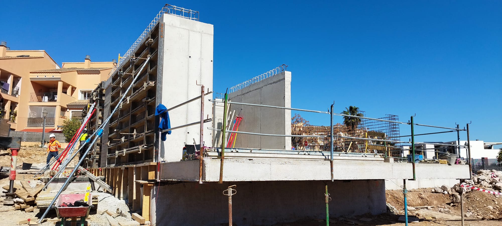 Muros de hormigón visto ejecutados por Martínmariné Construye